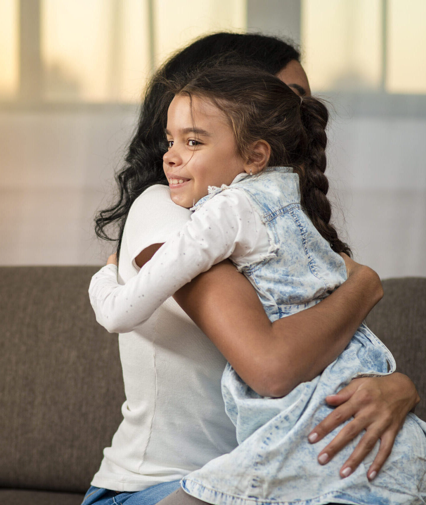 daughter-mother-hugging